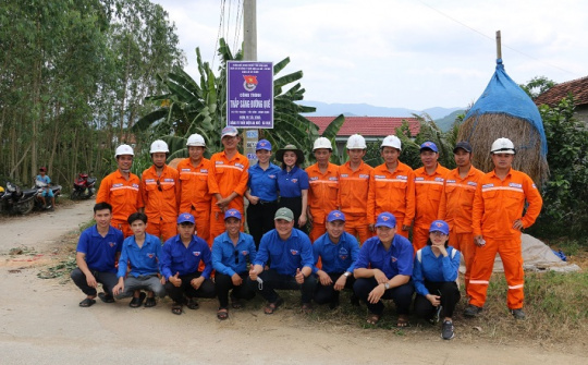 Đoàn thanh niên Thủy điện An Khê - Ka Nak  chung tay “Thắp sáng đường quê”