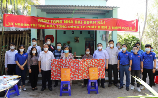 EVNGENCO2 bàn giao nhà Đại đoàn kết và trao quà tết tại An Giang