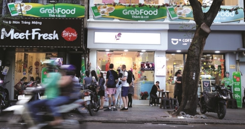 Kỳ lân tham chiến giao đồ ăn