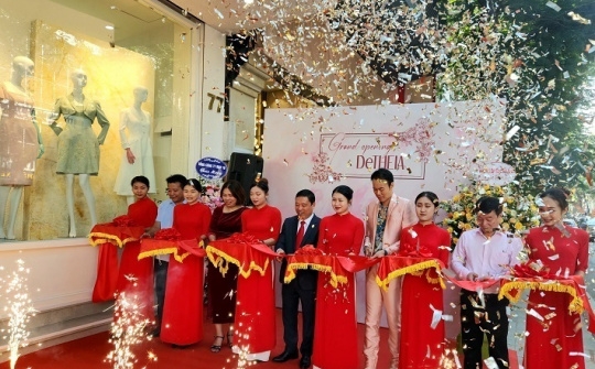 May 10 ra mắt Thương hiệu thời trang thiết kế cao cấp DeTheia cho phái đẹp