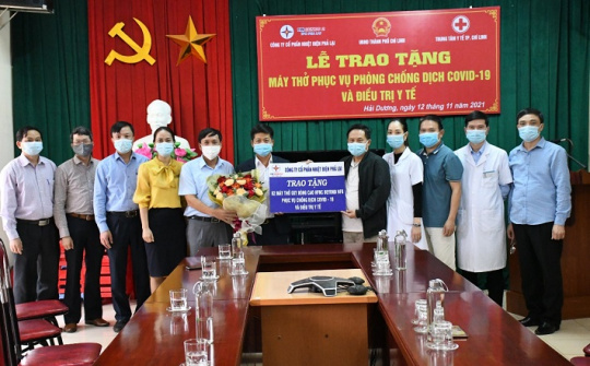 Công ty Cổ phần Nhiệt điện Phả Lại trao tặng 2 máy thở cho Trung tâm Y tế Thành phố Chí Linh