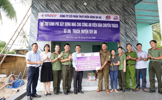 Thủy điện Sông Ba Hạ hỗ trợ kinh phí xây nhà cho công an viên có hoàn cảnh khó khăn