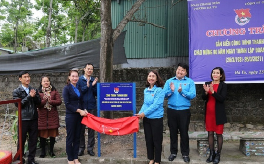 Than Hà Tu gắn biển Công trình kỷ niệm 90 năm Ngày thành lập Đoàn TNCS Hồ Chí Minh