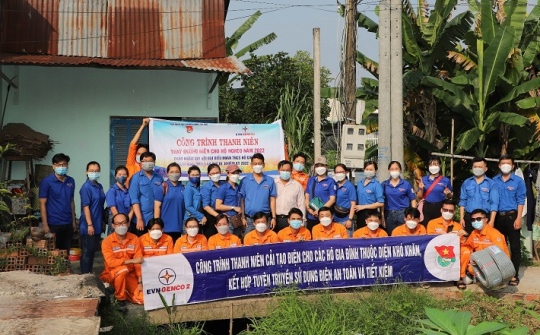 Đoàn Thanh niên EVNGENCO2 hỗ trợ cải tạo hệ thống điện cho hộ gia đình khó khăn