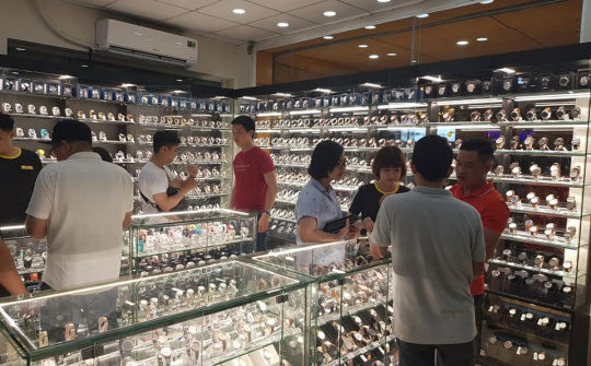 Thế giới Di động bất ngờ mở bán đồng hồ