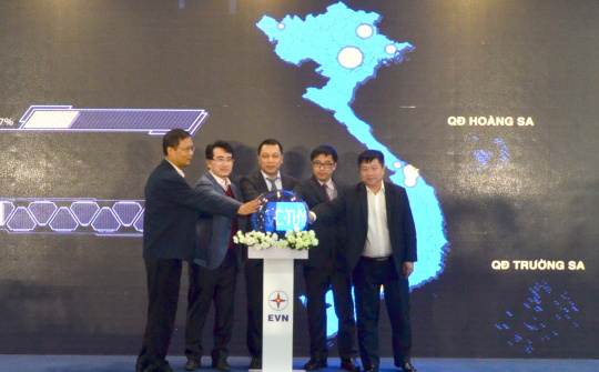 Dịch vụ điện trực tuyến của EVNNPC: Khách hàng hưởng lợi