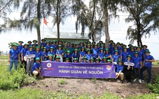 Đoàn Thanh niên EVNGENCO2 về nguồn trao tặng hệ thống lọc nước, đèn năng lượng mặt trời tại tỉnh biên giới Kiên Giang