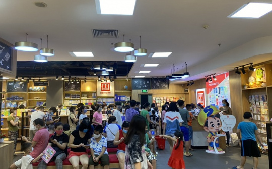 Thị trường đồ dùng học tập trước giờ khai giảng: Văn phòng phẩm Hồng Hà hút khách