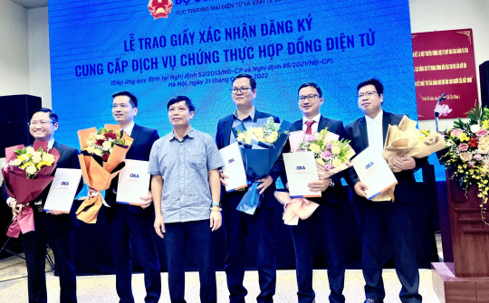 Bộ Công Thương trao Giấy xác nhận đăng ký cung cấp dịch vụ chứng thực hợp đồng điện tử cho 5 doanh nghiệp đầu tiên