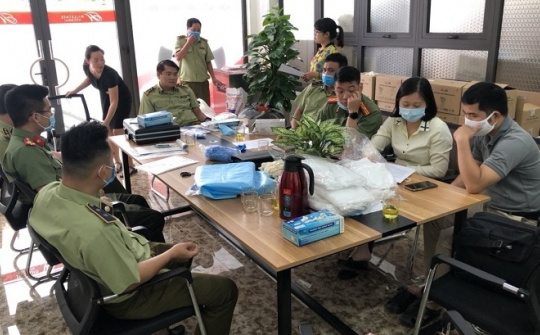 QLTT Hà Nội: Tạm giữ 24.000 chiếc găng tay cùng 142 kg găng tay không rõ nguồn gốc xuất xứ