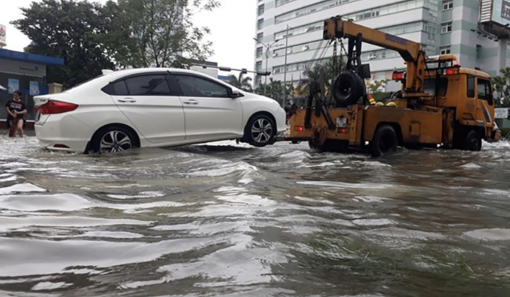 Xử lý ô tô ngập nước như thế nào để cứu cả chiếc xe