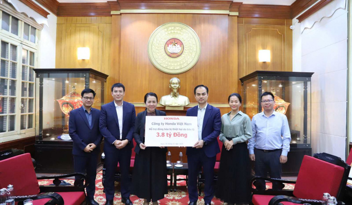 Honda Việt Nam đồng hành, sẻ chia cùng người dân bị ảnh hưởng bởi lũ lụt