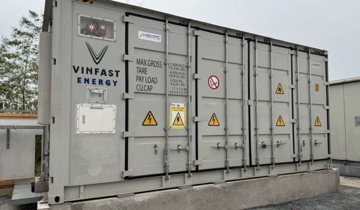 VinFast Energy và Điện Nghi Sơn 2 vận hành hệ thống điện mặt trời tích hợp pin lữu trữ năng lượng