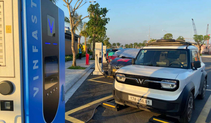 Có gì bên trong trạm sạc V-Green lớn nhất cả nước?