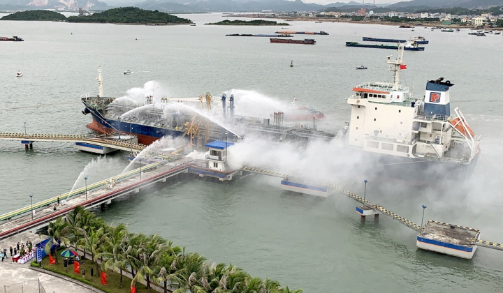 Thao diễn xử lý cháy lớn tại Cảng dầu B12