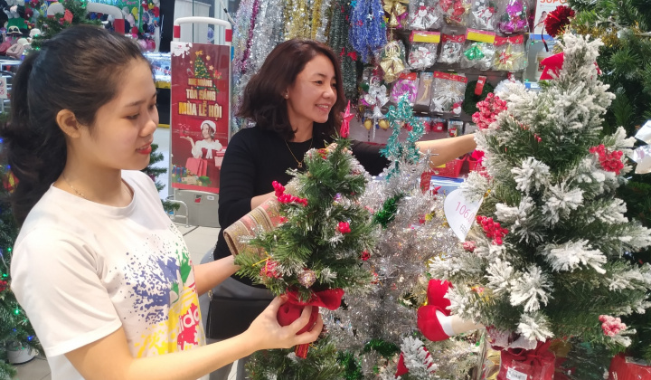 Ồ ạt các chương trình khuyến mại, giảm giá đặc biệt mùa Giáng sinh