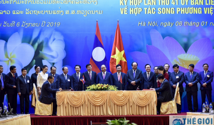 Việt Nam – Lào ký kết 6 văn kiện hợp tác