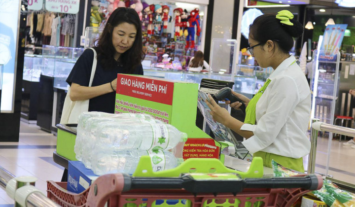 Giữa “cơn khát” nước sạch của Thủ đô, Big C tuyên bố bán nước đóng chai không lợi nhuận