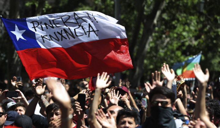 Công nhân mỏ khai thác đồng lớn nhất thế giới biểu tình, giá đồng tăng cao