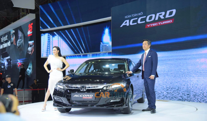 Honda Accord 2019 chốt giá 1,319 tỷ đồng, thách thức Toyota Camry