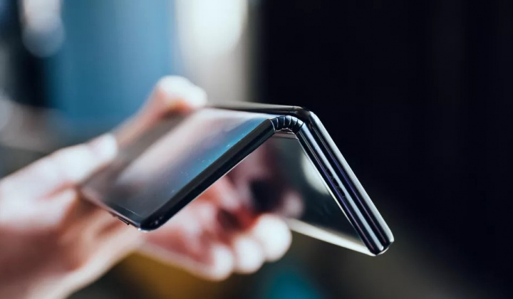 Ngỡ ngàng với mẫu smartphone thiết kế táo bạo chưa từng có