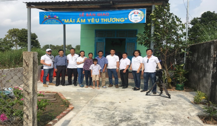 Nhiệt điện Vĩnh Tân trao tặng nhà cho gia đình cựu chiến binh hỏa tuyến