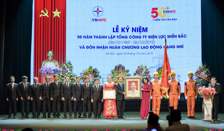 Phó Thủ tướng Trịnh Đình Dũng: EVNNPC bám sát định hướng, xây dựng kế hoạch phát triển trung, dài hạn