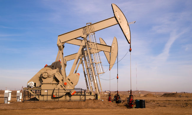 Giá dầu thô được giữ tương đối vững, thị trường chờ đợi đàm phán thương mại Mỹ - Trung