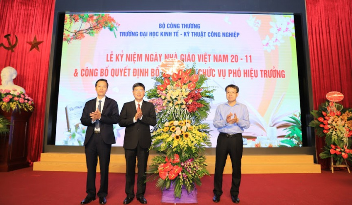 Đại học Kinh tế - Kỹ thuật công nghiệp kỷ niệm Ngày nhà giáo Việt Nam