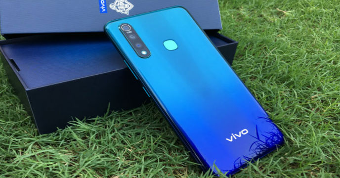 Vivo U20 chính thức ra mắt - Pin khủng, sạc nhanh, giá cực "mềm"