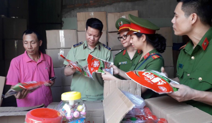 3 cửa hàng kinh doanh bị phát hiện bán sản phẩm in đường lưỡi bò