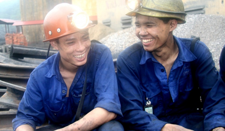 Lương bình quân TKV tăng gần 5%