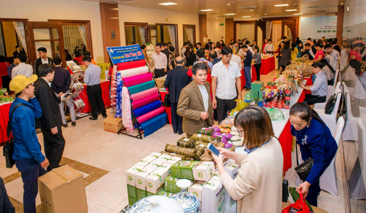 Hàng trăm doanh nghiệp tìm cơ hội kết nối, bắt tay “đẩy thuyền” OCOP đi xa hơn