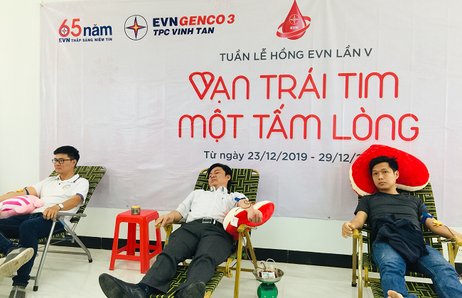Nhiệt điện Vĩnh Tân hiến tặng máu để cứu chữa cho bệnh nhân nghèo