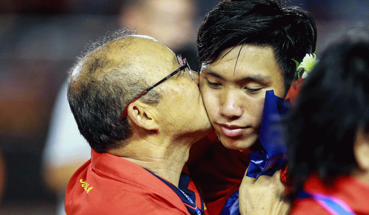 Hơn 2 tuần nữa khởi tranh chung kết U23 châu Á 2020, thầy Park vẫn cân nhắc 3 hậu vệ thay thế cho Văn Hậu