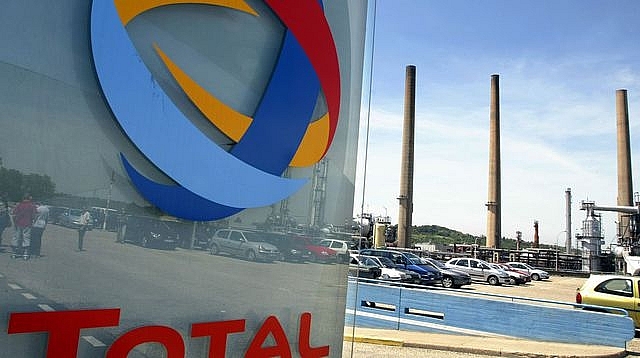 Total rời khỏi nước Anh