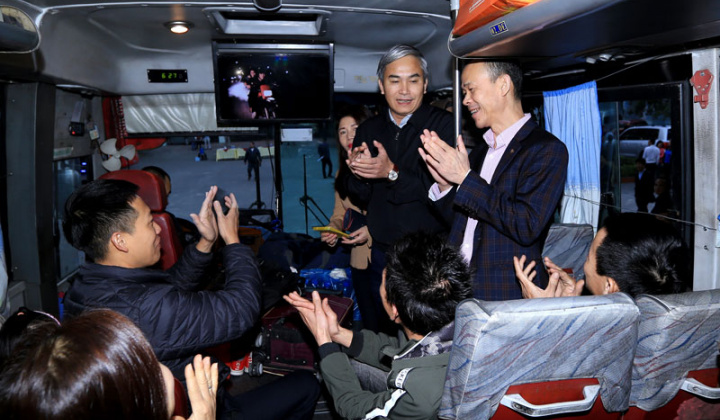 Những chuyến xe chở Tết sum vầy