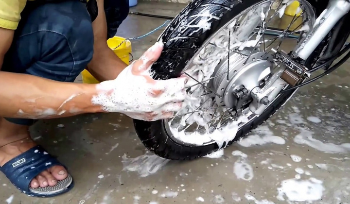 Rửa xe ngày Tết: giá tăng, chất lượng không tăng