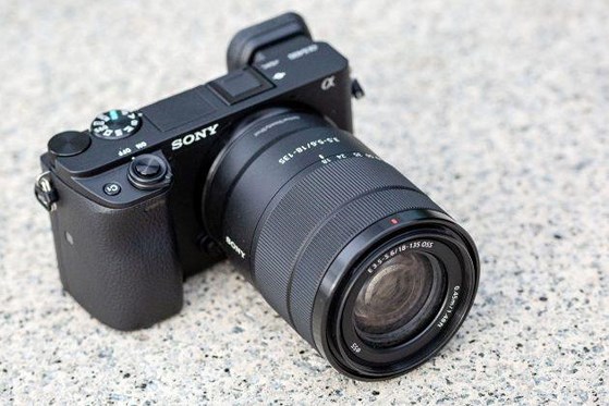 Sony ra mắt máy ảnh α6400 với tốc độ lấy nét nhanh hơn chớp mắt