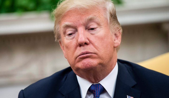 Tin ảnh: Nhiều tin xấu dồn dập đến với ông Trump