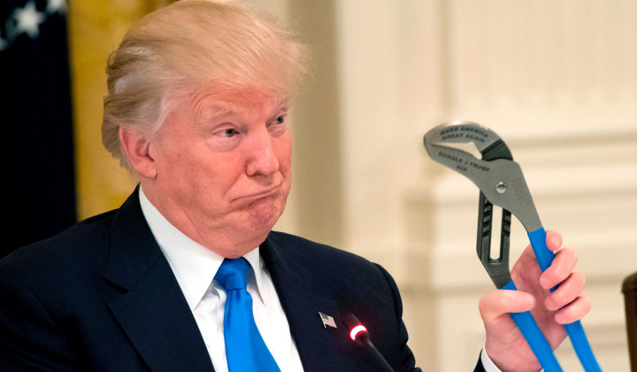 Tin ảnh: Ông Trump tố cáo tình báo Anh