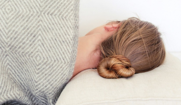 6 thói quen khi ngủ cứ tưởng vô hại nhưng gây ảnh hưởng không nhỏ tới sức khỏe