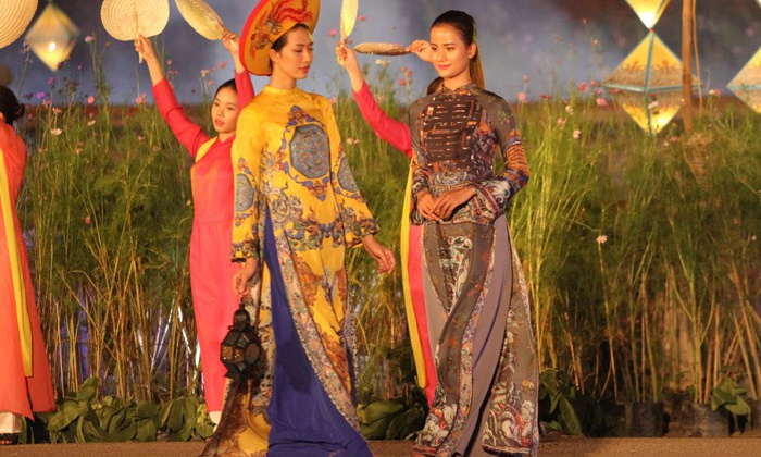 Di sản thăng hoa trên áo dài