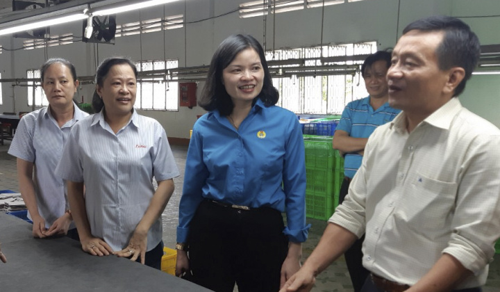 Thăm và trao quà cho người lao động nhân dịp Tháng Công nhân 2019