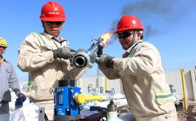 Giá dầu sụt mạnh trong tuần