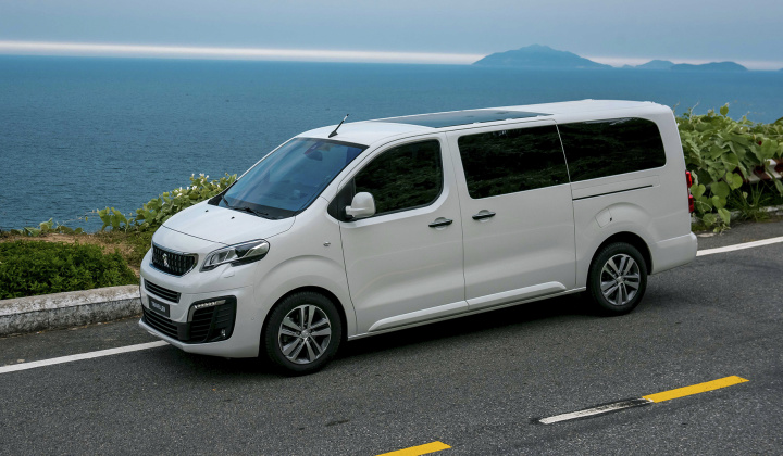 Giá lăn bánh xe Peugeot Traveller năm 2019