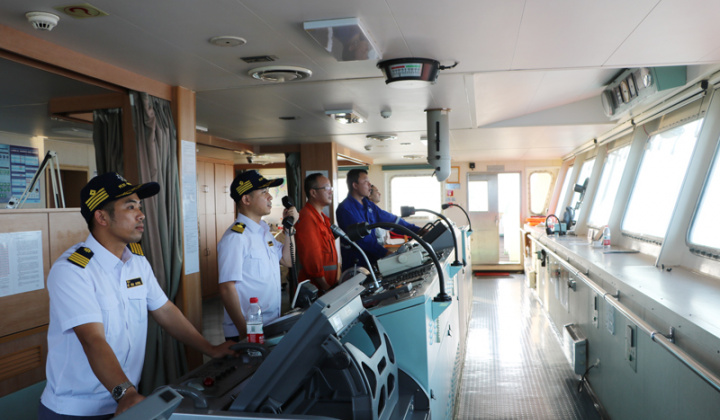 Hoa tiêu Vinacomin dẫn thành công tàu trọng tải trên 11,5 vạn tấn vào cảng Hòn Nét