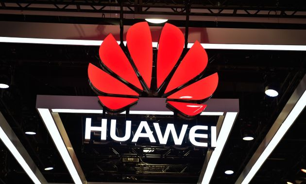 Facebook ngừng hợp tác với Huawei