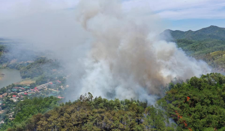 Toàn bộ nhân viên Điện lực Hương Sơn thức trắng đêm để chống cháy rừng