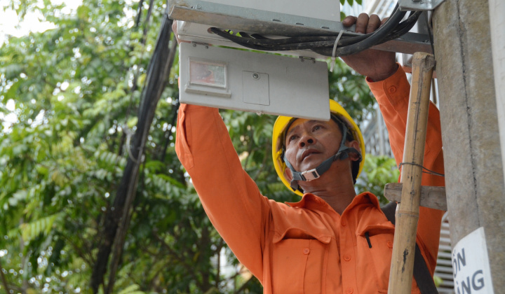 Tiếp tục nắng nóng, EVNNPC kêu gọi khách hàng sử dụng điện tiết kiệm, hiệu quả